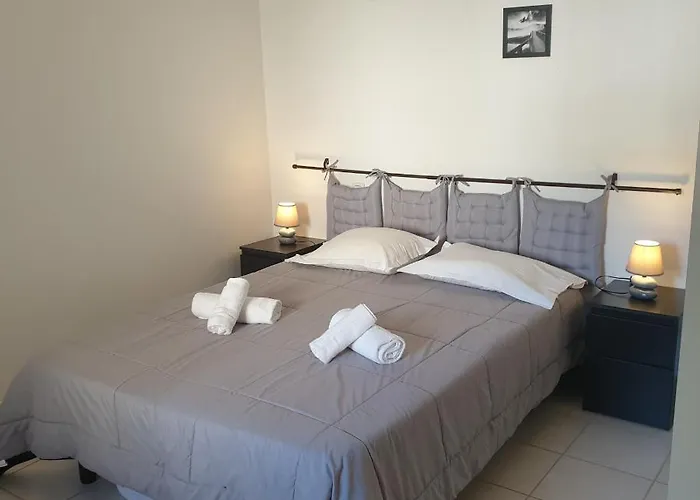 Hébergement de vacances Rez De Jardin Climatise - 2 Min - Piscine Lecci